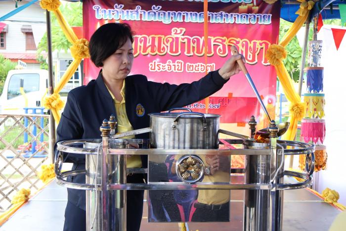 กิจกรรมหล่อเทียนพรรษา ณ ตลาดบ้านทุ่ม หมู่ที่ 1 ตำบลบ้านทุ่ม อำเภอเมืองขอนแก่น จังหวัดขอนแก่น